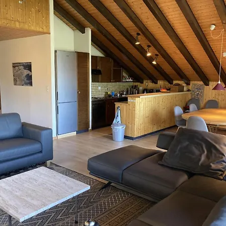 Family With Terrace Вейзона